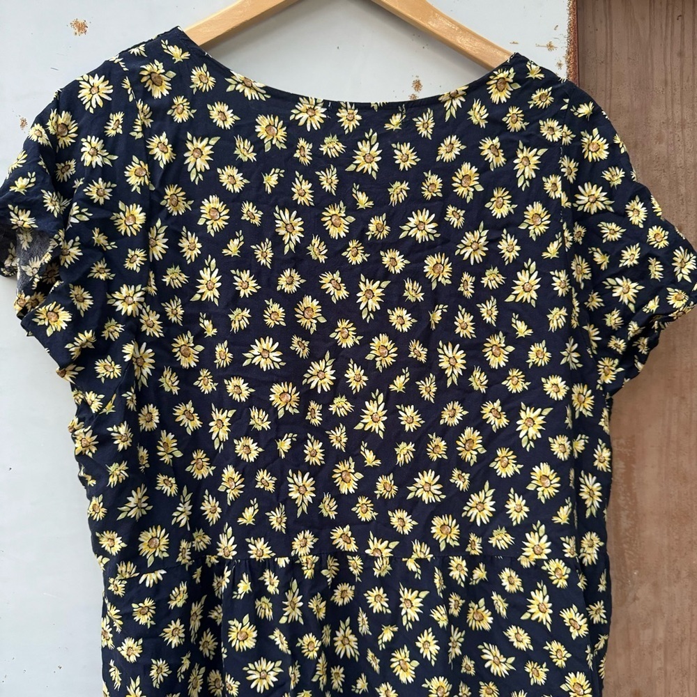 Passport Sunflower Dress 🌻 - Picture 4 of 6